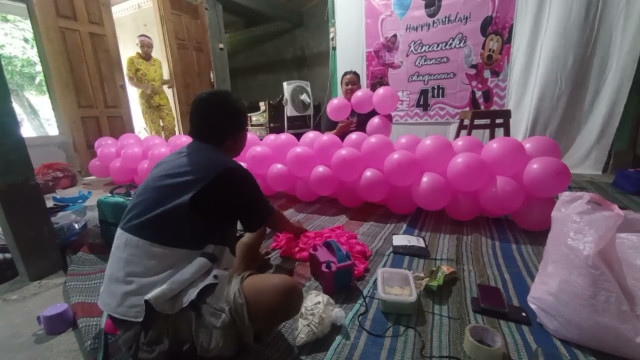 di balik layar persiapan dekor balon ulang tahun
